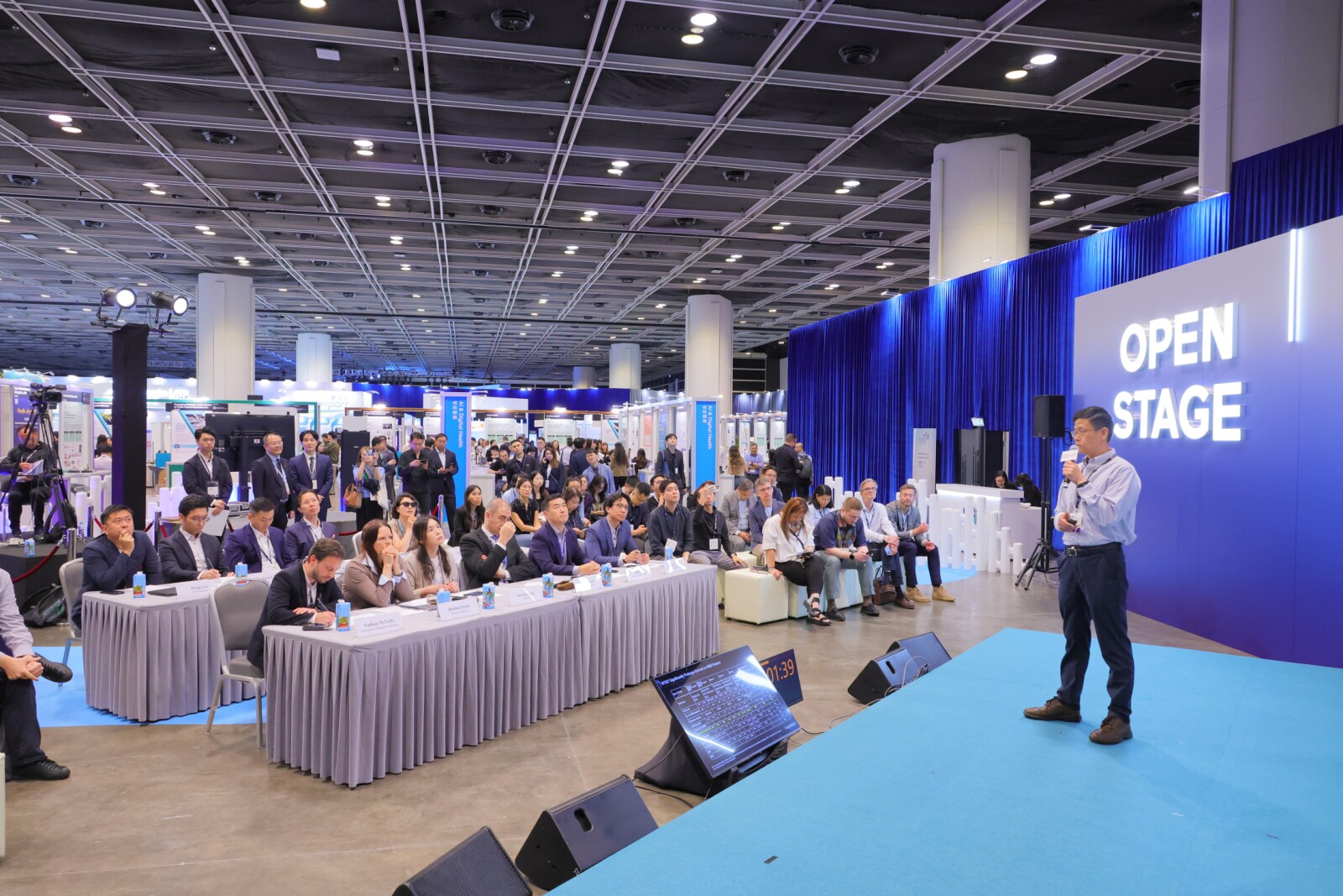 HKSTP hosted the "Life and Health Technology Innovation Pitch" session, providing Park companies with an exclusive stage to connect directly with 12 global investors and pursue fundraising opportunities.