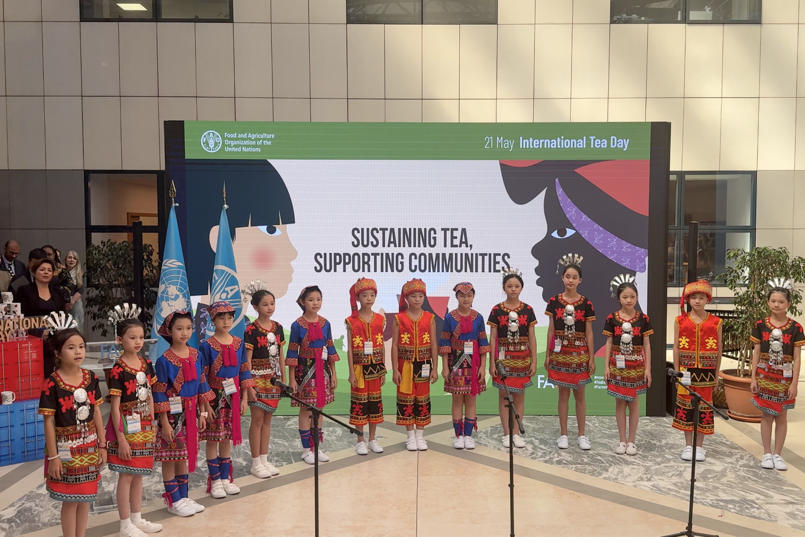 The Rainforest Children’s Choir performed an original song "Lishan Tea Song" and the Italian classic "O Sole Mio". (Photo by: Wuzhishan Informaition Office)