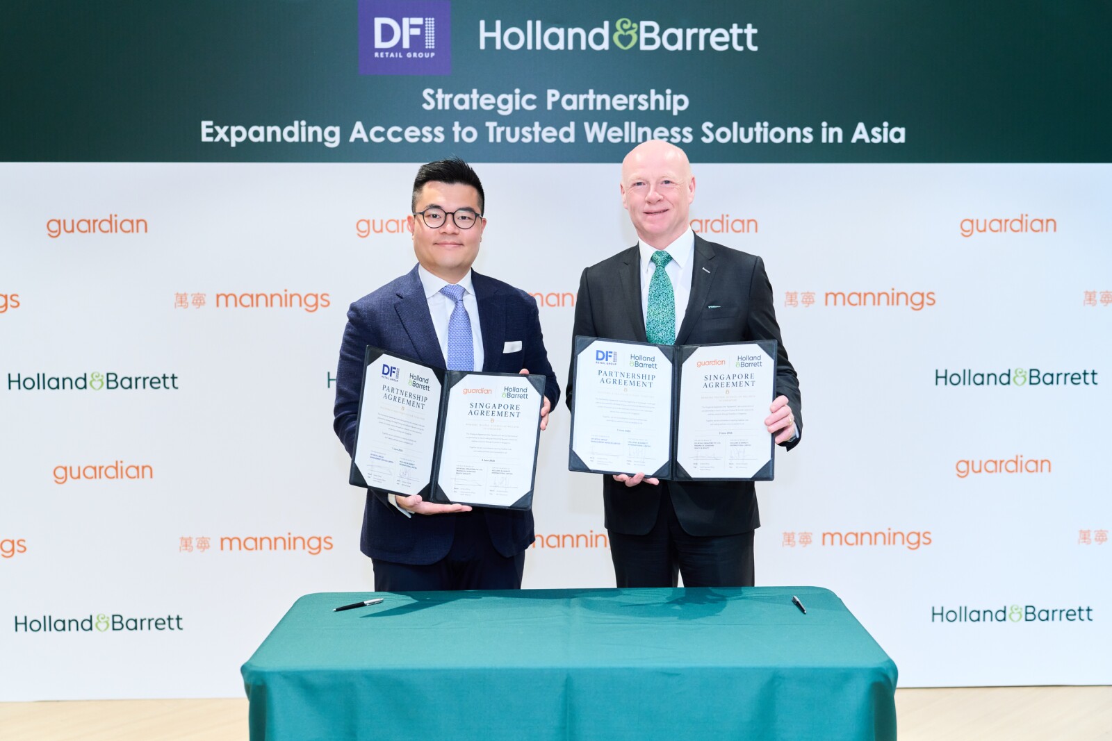 Andrew Wong, CEO, Health & Beauty, DFI Retail Group, and Gordon Farquhar, International Managing Director, Holland & Barrett, at the partnership signing ceremony.