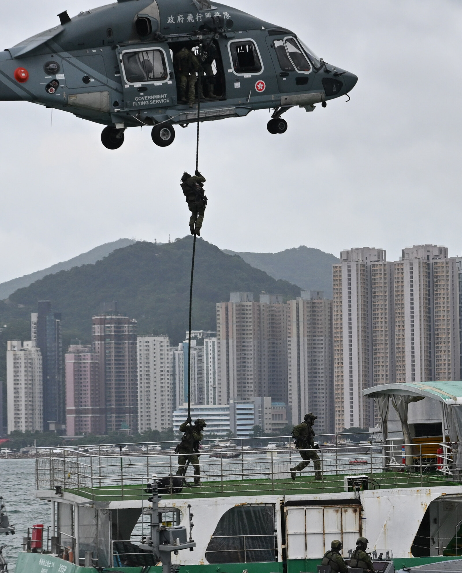 The symposium concluded with an interdepartmental counter-terrorism drill.