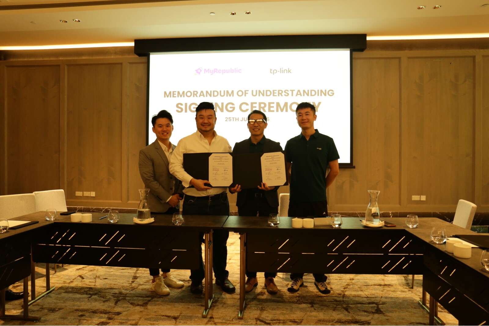 MyRepublic and TP-Link sign MOU to strengthen SME connectivity in Singapore