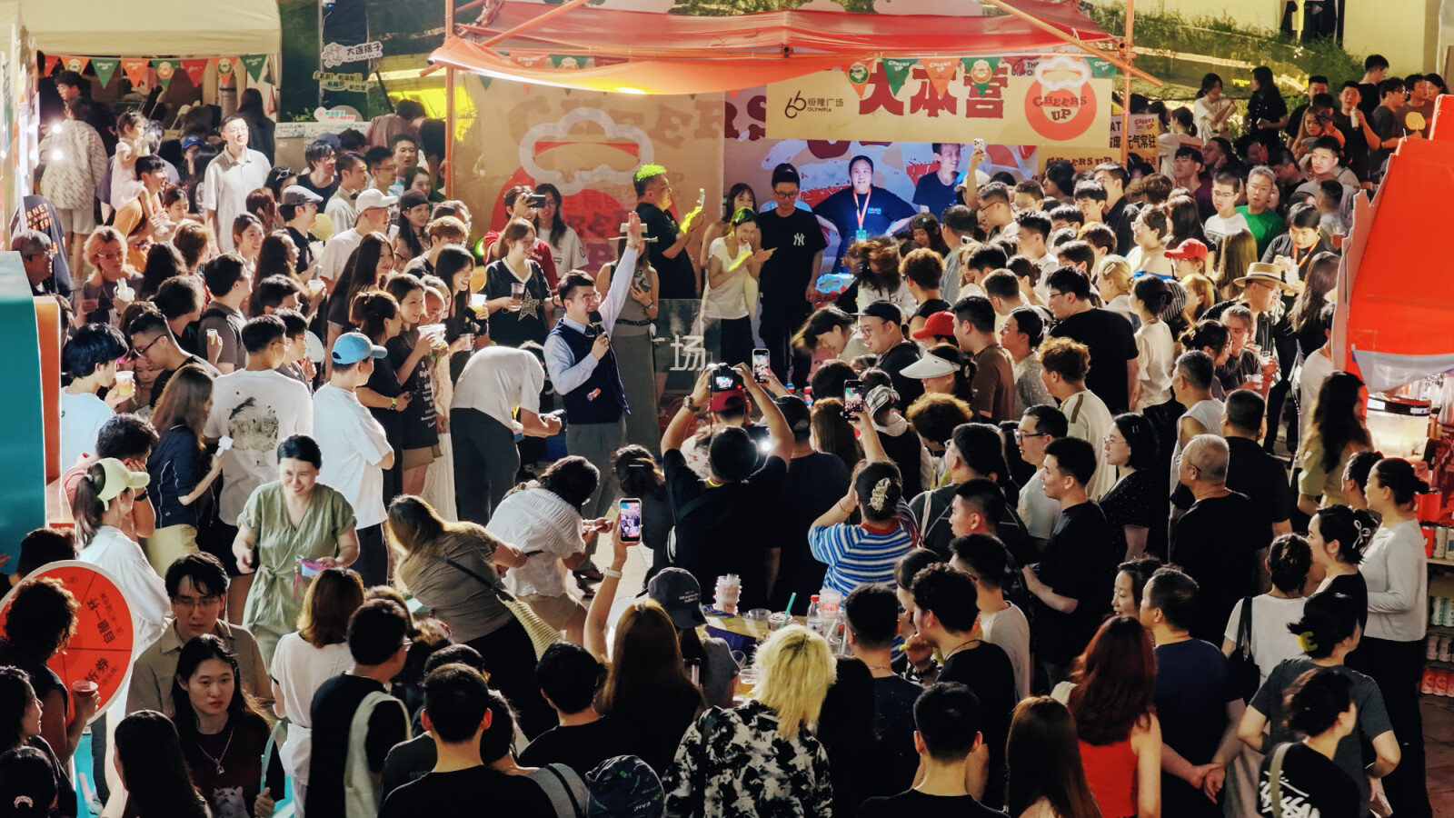 大连恒隆广场"精酿生活节"汇聚来自40多个城市的50多家精选酒商, 为顾客带来别具一格的夏日"醉"佳体验