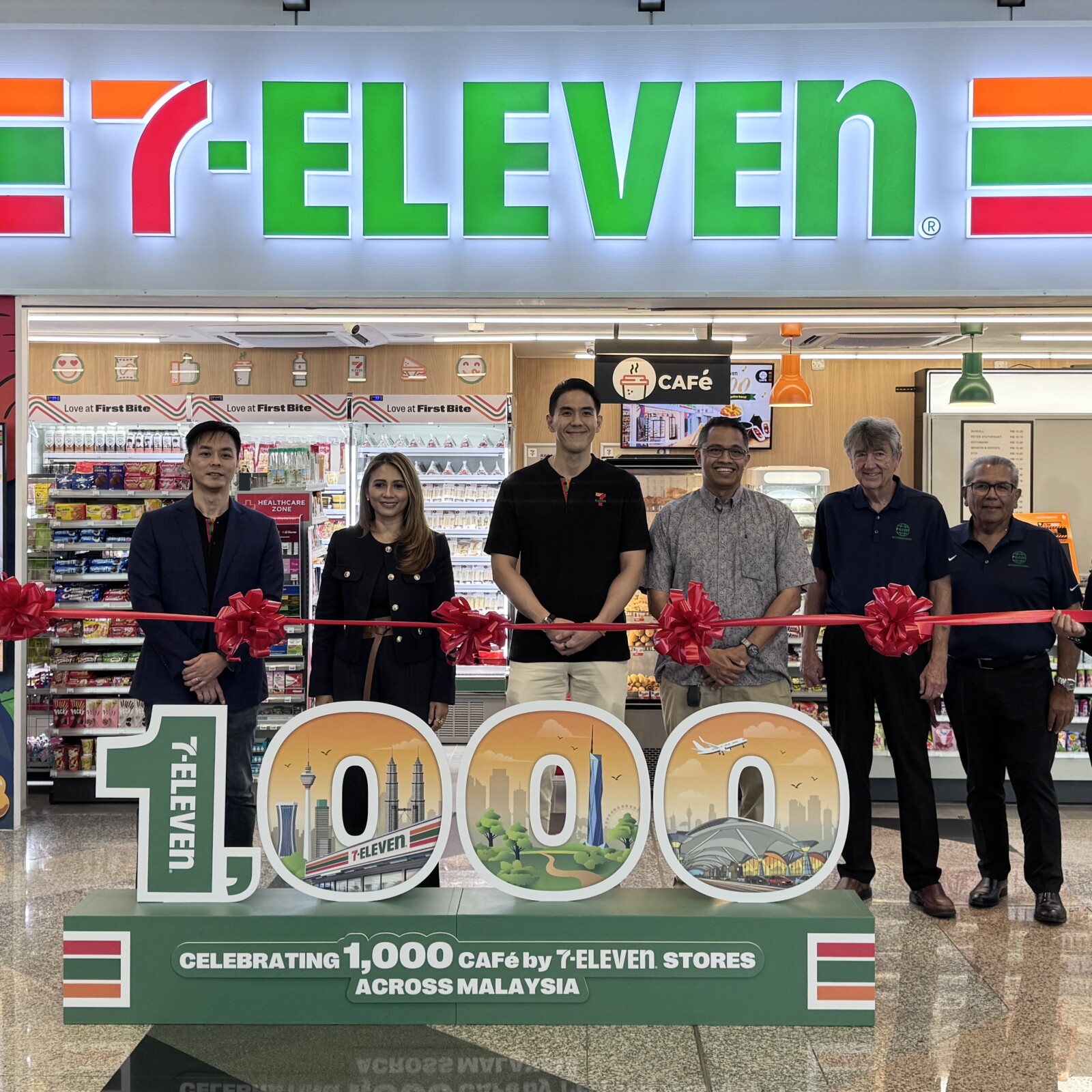 7-Eleven Raikan Pembukaan CAFé by 7-Eleven Ke-1,000, Perkukuh Kemudahan Pengembara di KLIA
