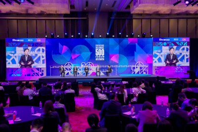 Dr. Julie Xing, Global Board Chairman and Chief Executive Officer of Lee Kum Kee Sauce, speaks at the panel discussion of the 2026 Fortune Global 500 Forum, exchanging insights with industry leaders.